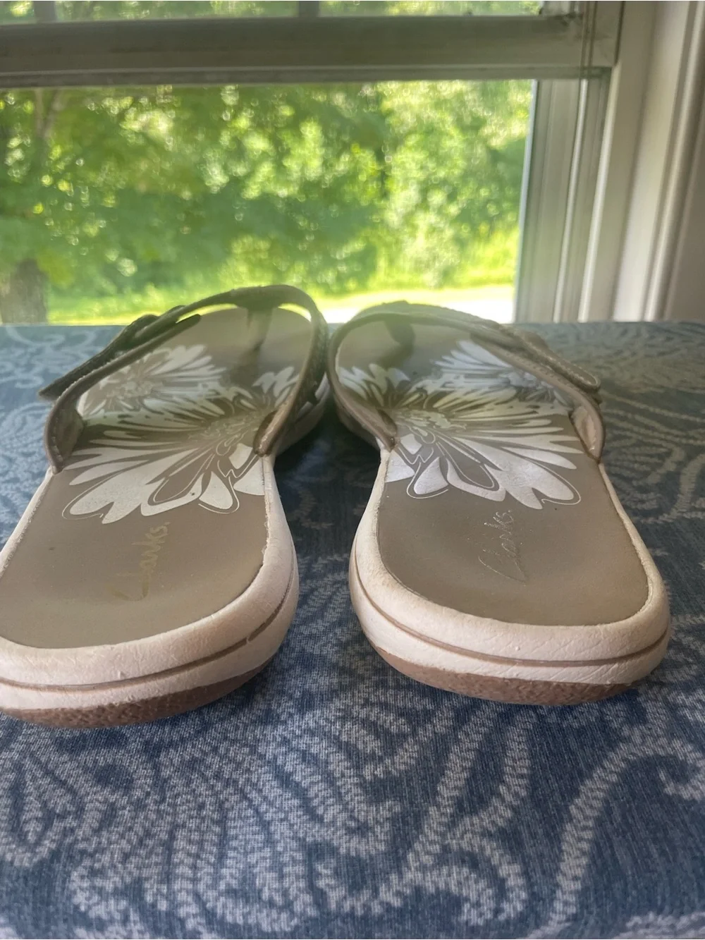 Clarks comfortable thong